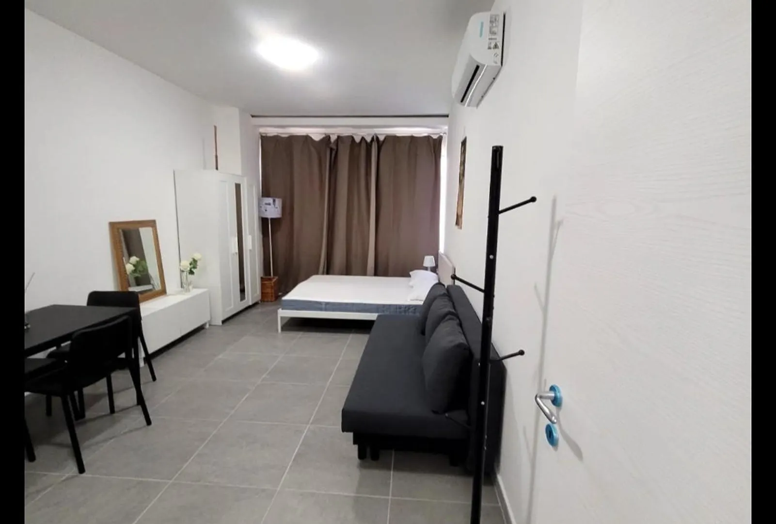 Apartment Appartamento 3 Suite Elegante Rozzano Italy